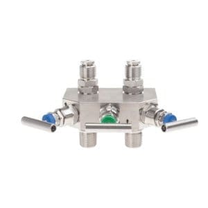 IV31 manifold with three valves for pressure compensation, separation and removal of differential pressure gauges.
