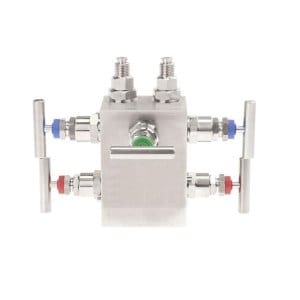IV50 manifold with three valves for pressure compensation, separation, removal and venting of differential pressure gauges.