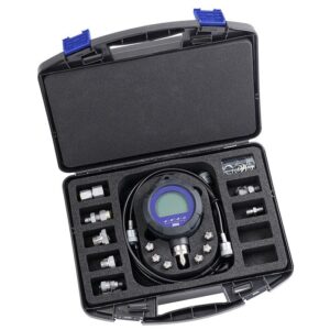 CPG1200, digitalni manometer, merilni kovček, WIKA, tlak, merjenje tlaka, tlakomer, digital gauge, pressure gauge, service kit, calibration kit, calibration case, merilna oprema, industrijska meritev, vzdrževanje, servis, terensko merjenje, kalibracija, kalibracijski komplet, negativni tlak, visoki tlak, 600 bar, 400 bar, 100 bar, 15 bar, 9 bar, USB prenos, podatkovni zapisovalnik, data logger, 1 million readings, Minimess, Minimess 1620, Minimess 1215, M16x2, M12x1.5, G 1/4, procesni priključek, EN 10204, certifikat 3.1, DAkkS, on-site calibration, pressure testing, testni adapterji, navojni priključek, industrijski tlak, industrijska kalibracija, servisna oprema, diagnostična oprema, merilni instrument, prenosni kovček, zaščitna pena, robustno ohišje, industrija, post-installation testing, fluidni sistemi, hidravlični test, pnevmatični test, zanesljivo merjenje, natančnost 0.5 FS, USB interface, transportna torba, manometer case, adapter set, pressure adapter, calibration equipment, maintenance tools, servisni tehniki, industrijska vzdrževalna oprema, field service, service case, calibration service, inspection tool, pressure check, pressure calibration, industry tool, service technician, valve testing, line pressure, analog to digital gauge, industrial measurement, pressure inspection, hydrogen systems (opomba: če uporabljeno), fluid power, pneumatika, hidravlika, pressure diagnostics, safety testing, measurement tool, industrial case, test port adapter, factory calibration, yearly calibration, zero point accuracy, full span accuracy